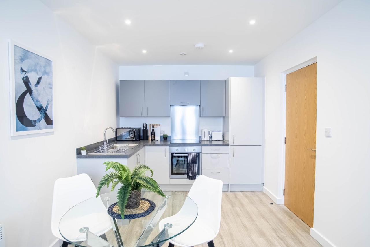 Luxury Apartments Available Next To Train Station - The Wallgate Apartments Wigan - Free Parking المظهر الخارجي الصورة