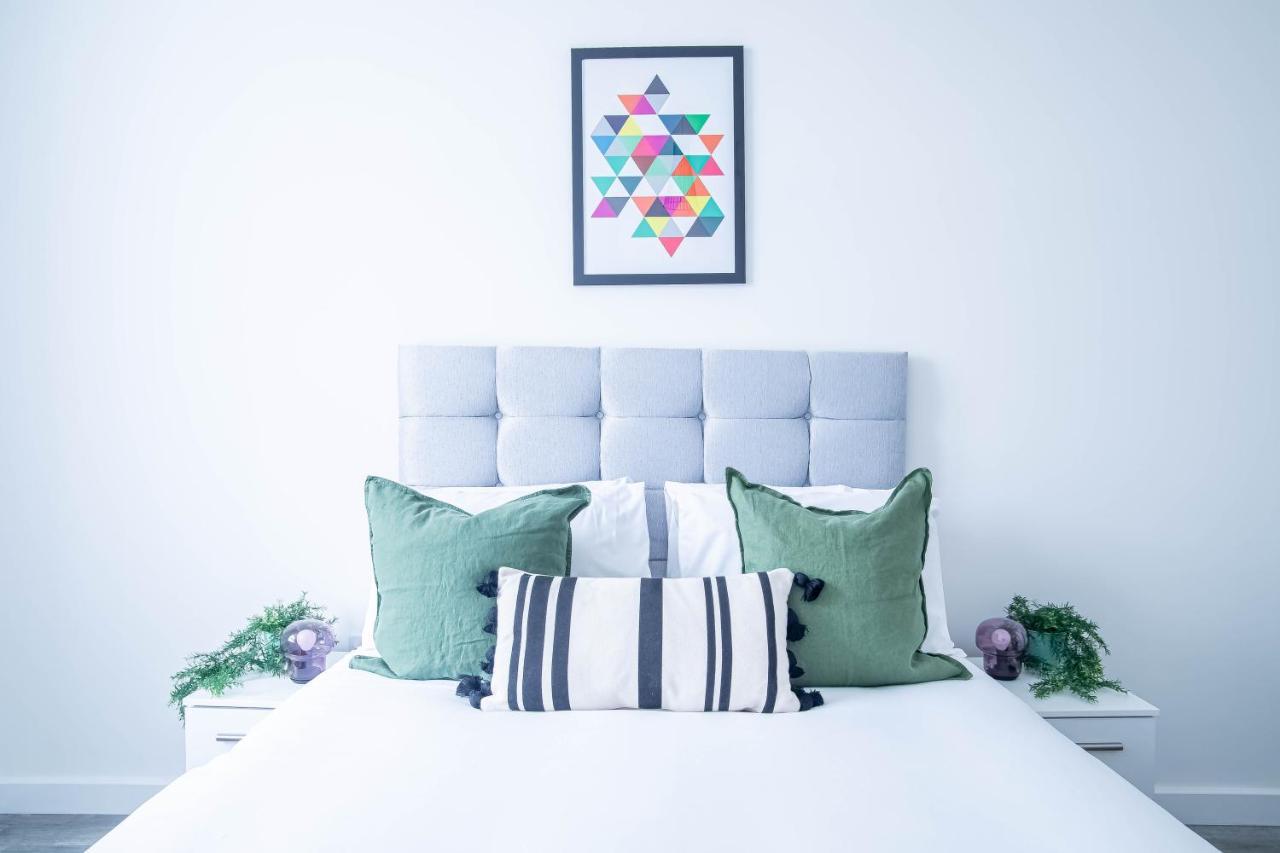 Luxury Apartments Available Next To Train Station - The Wallgate Apartments Wigan - Free Parking المظهر الخارجي الصورة