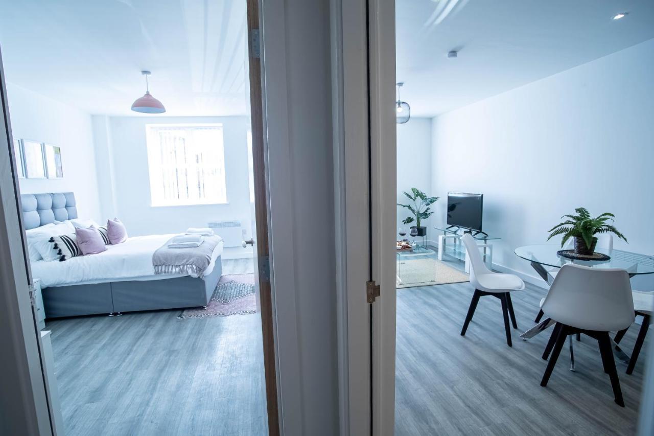 Luxury Apartments Available Next To Train Station - The Wallgate Apartments Wigan - Free Parking المظهر الخارجي الصورة