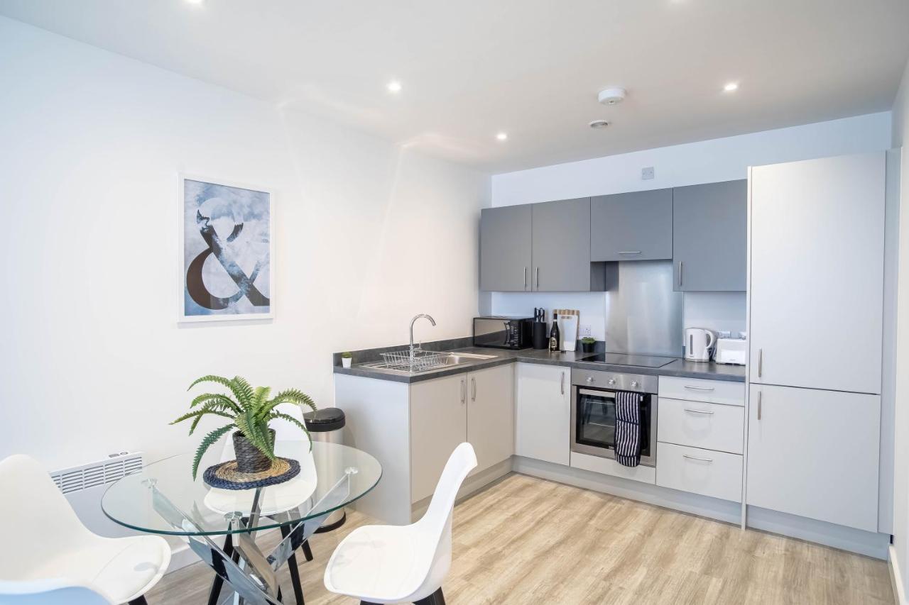 Luxury Apartments Available Next To Train Station - The Wallgate Apartments Wigan - Free Parking المظهر الخارجي الصورة