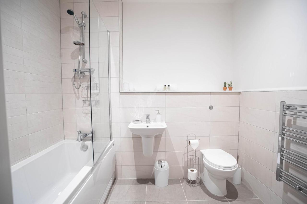 Luxury Apartments Available Next To Train Station - The Wallgate Apartments Wigan - Free Parking المظهر الخارجي الصورة