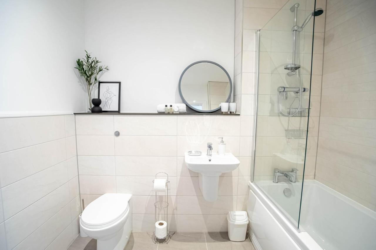 Luxury Apartments Available Next To Train Station - The Wallgate Apartments Wigan - Free Parking المظهر الخارجي الصورة